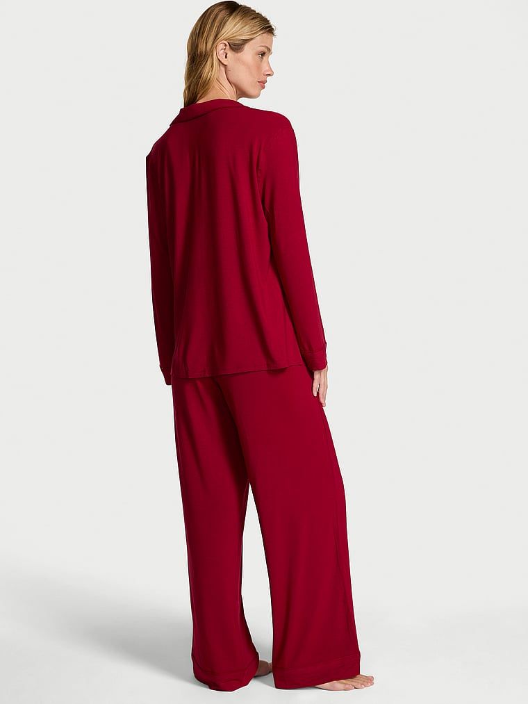 Piżama z modalu Bow. Produkt ma kolor czerwony i pochodzi z kolekcji Victoria's Secret. 