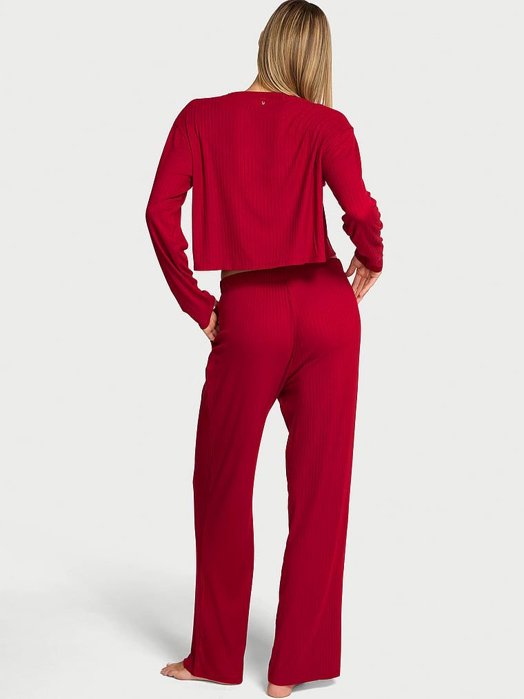 Zestaw z modalu - sweter i spodnie Lounge. Produkt ma kolor czerwony i pochodzi z kolekcji Victoria's Secret. 