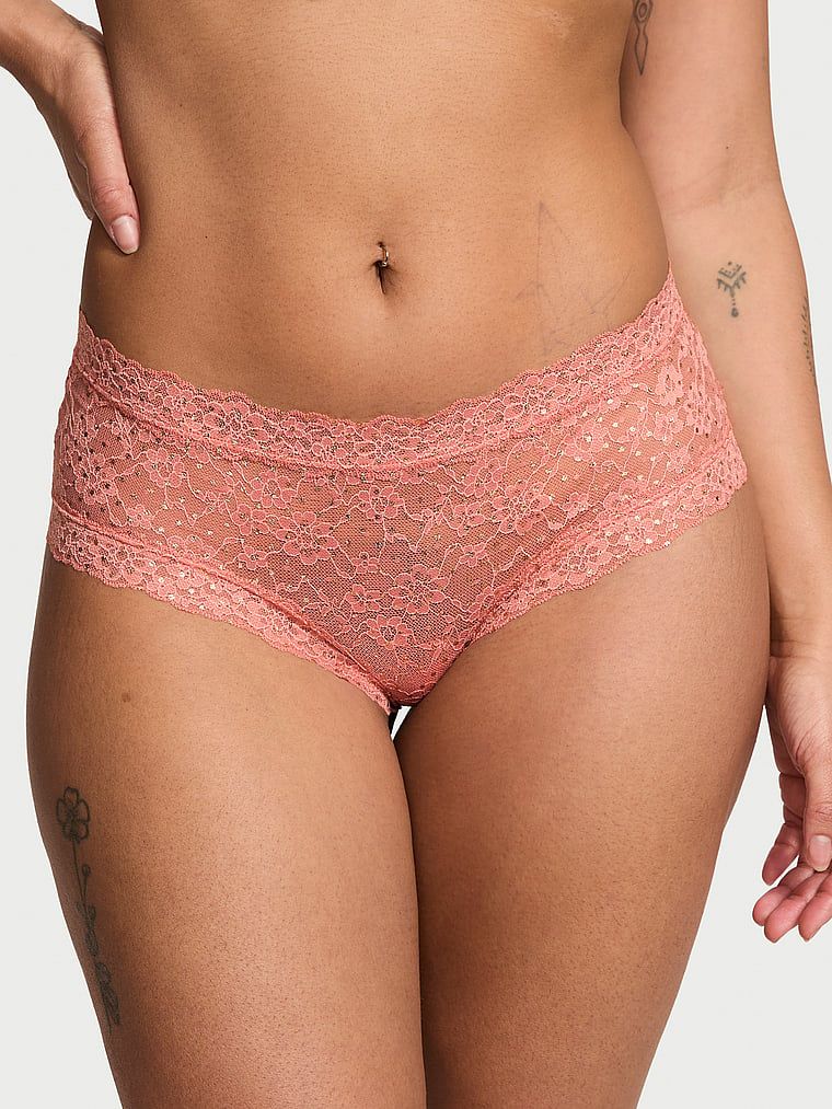Majtki koronkowe z błyszczącymi kropeczkami Shimmer Cheeky. Produkt jest wzorzysty i pochodzi z kolekcji Lacie. 