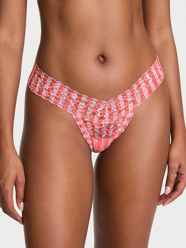 Stringi koronkowe Blossom. Produkt jest wzorzysty i pochodzi z kolekcji Lacie. 