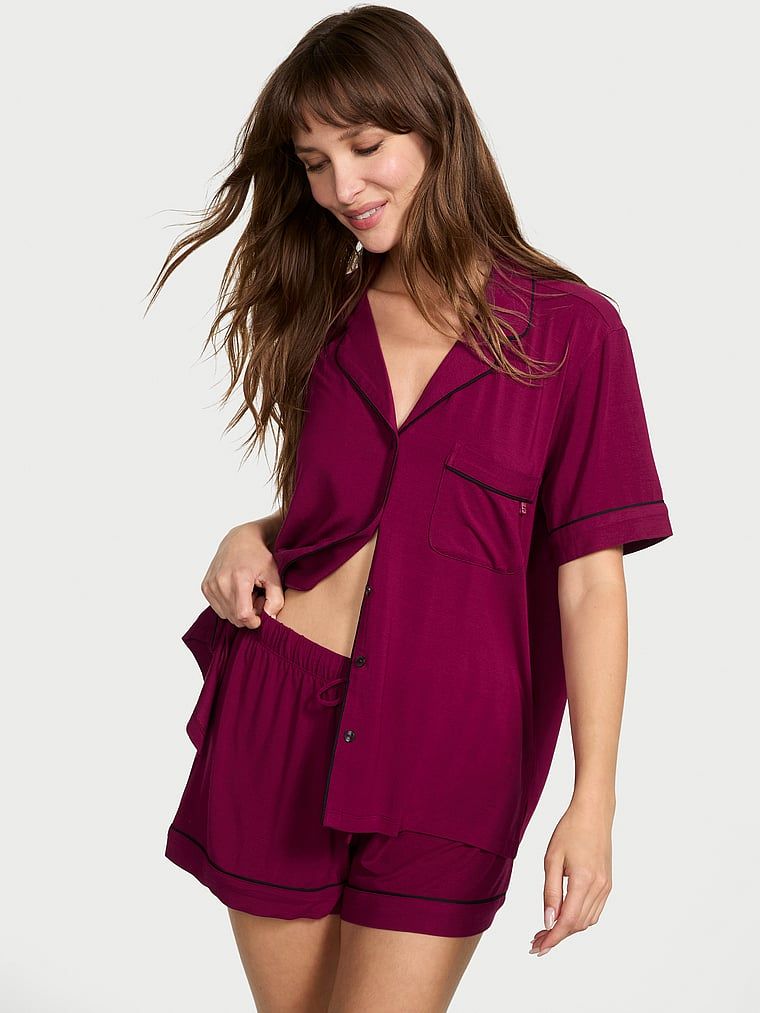 Piżama z modalu z szortami. Produkt ma kolor różowy i pochodzi z kolekcji Victoria's Secret. 