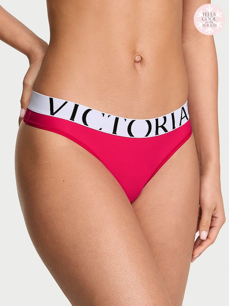 Stringi z logo Cool. Produkt ma kolor różowy i pochodzi z kolekcji Victoria's Secret. 