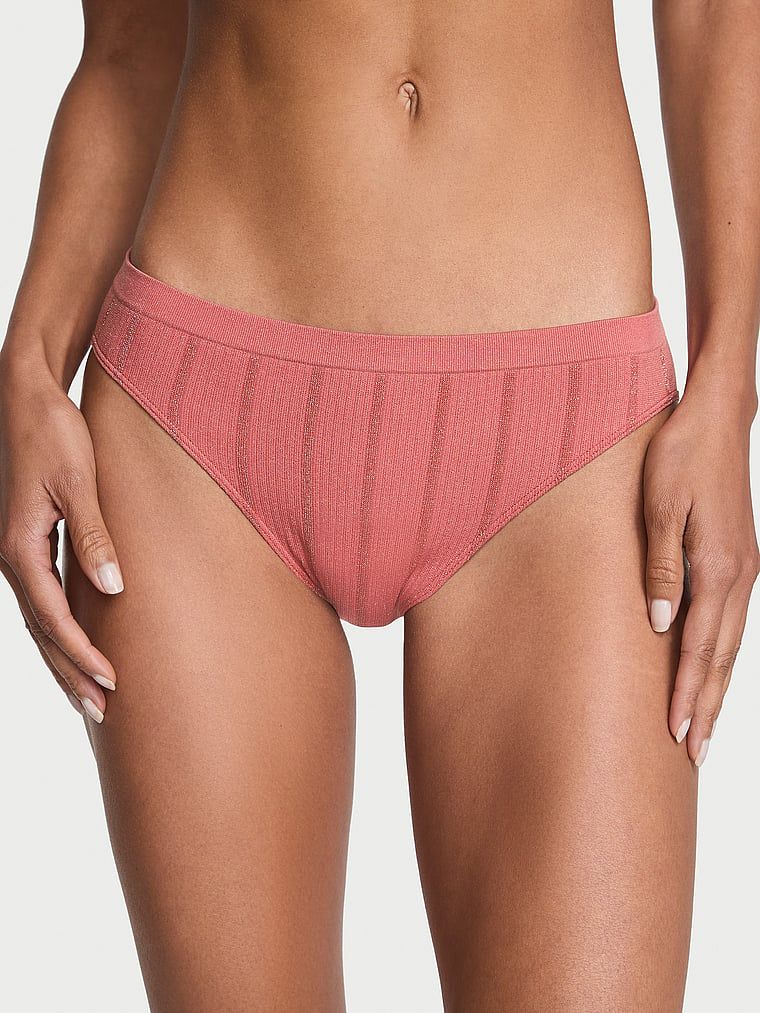 Majtki bezszwowe Seamless Bikini. Produkt ma kolor złoty i pochodzi z kolekcji Body by Victoria. 