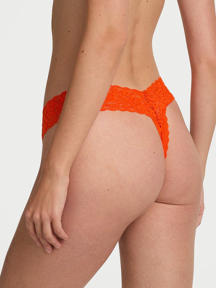 Stringi koronkowe Blossom. Produkt ma kolor czerwony i pochodzi z kolekcji Lacie. 