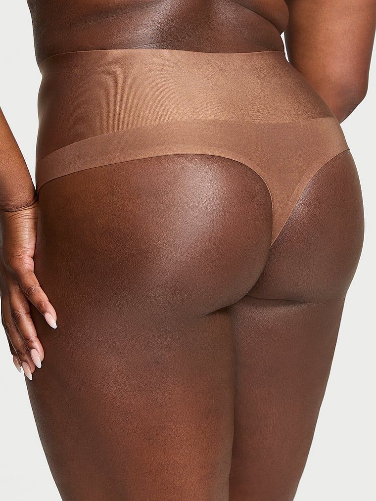 Stringi modelujące z wysokim stanem Smoothing Shimmer. Produkt ma kolor brązowy i pochodzi z kolekcji Body by Victoria. 