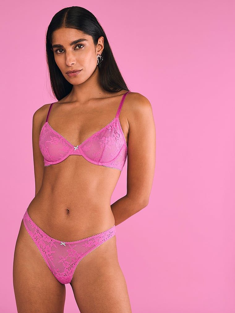 Biustonosz nieusztywniany koronkowy Tease Demi. Produkt ma kolor różowy i pochodzi z kolekcji Victoria's Secret. 