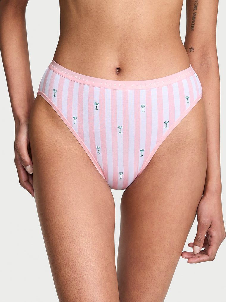 Majtki bawełniane figi z wysoko wyciętymi nogawkami High-Leg Brief. Produkt ma kolor wzorzysty i pochodzi z kolekcji Victoria's Secret. 