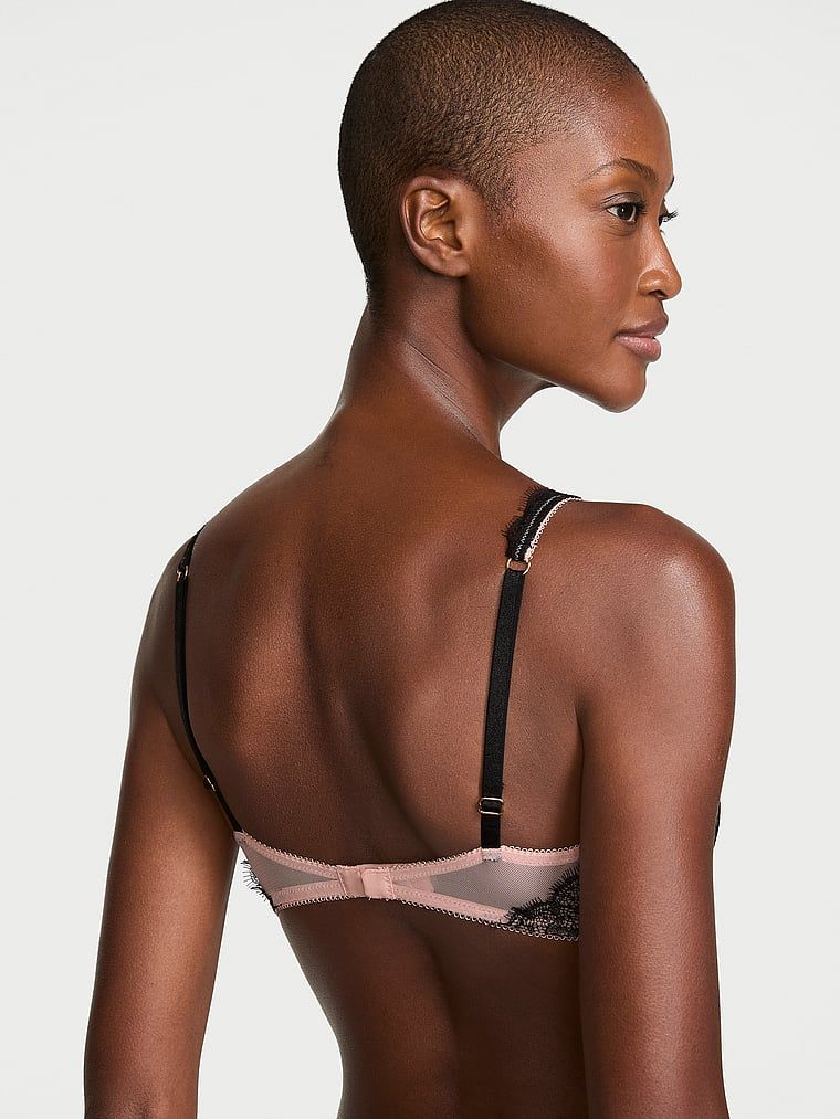 Biustonosz braletka koronkowy bez fiszbin Tease. Produkt ma kolor różowy i pochodzi z kolekcji Victoria's Secret. 