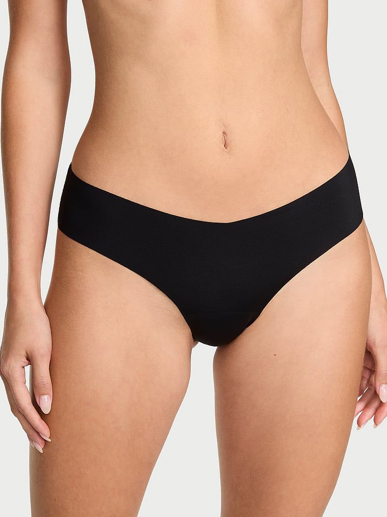 Stringi bezszwowe z paseczkami z tyłu No-Show Strappy. Produkt ma kolor czarny i pochodzi z kolekcji No-Show. 