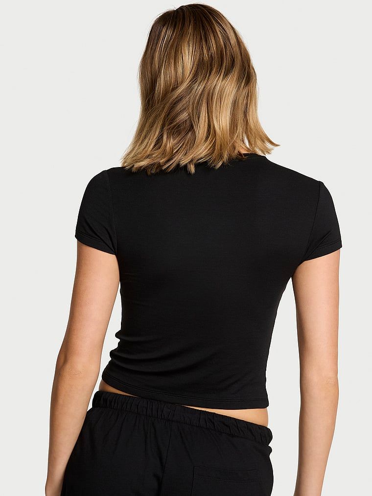 T-shirt z modalu do spania. Produkt ma kolor czarny i pochodzi z kolekcji Victoria's Secret. 