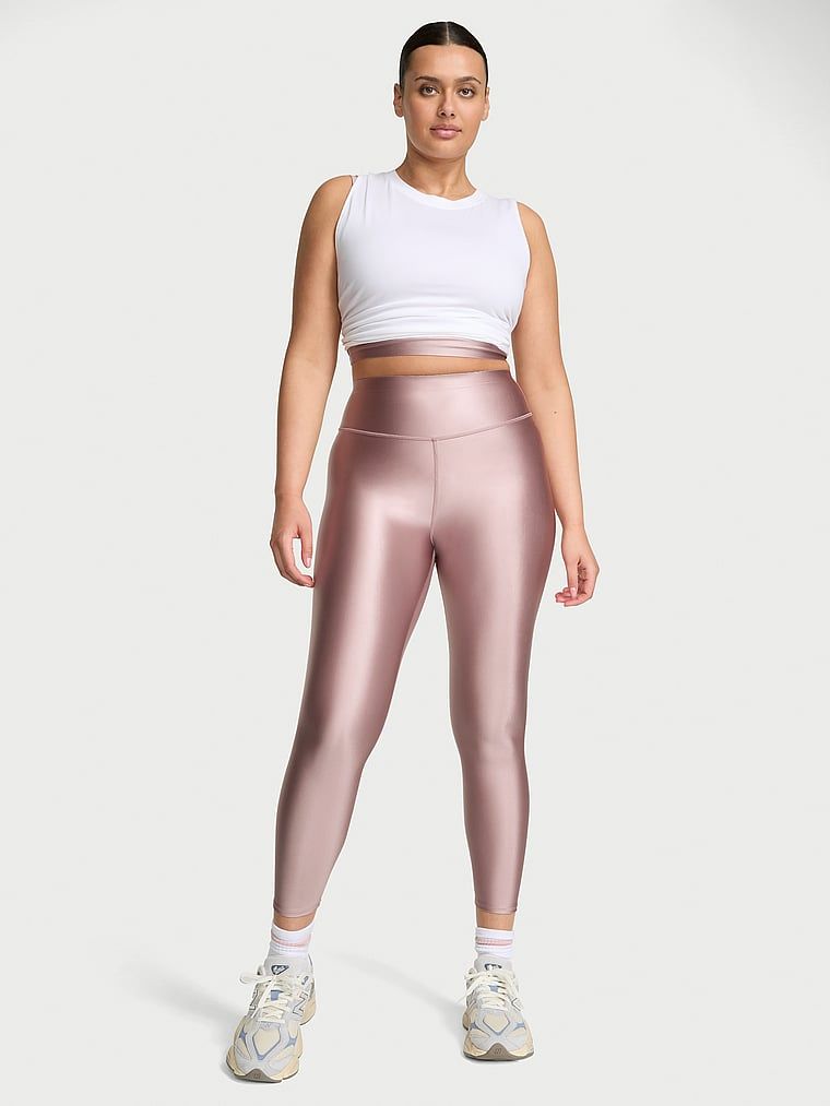 Legginsy z błyszczącego materiału VSX GlossyTech. Produkt ma kolor czerwony i pochodzi z kolekcji Body by Victoria. 