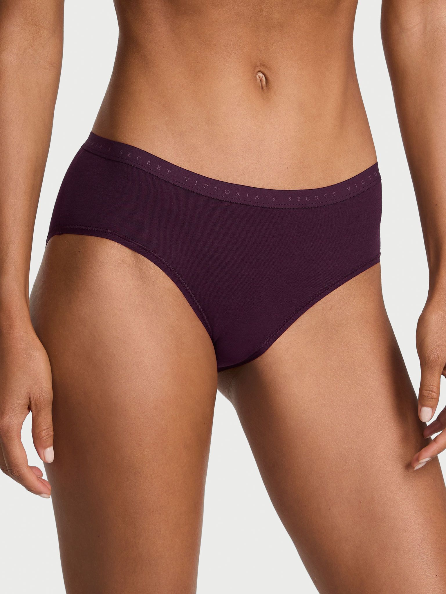 Majtki bawełniane Hiphugger. Produkt ma kolor purpurowy i pochodzi z kolekcji Victoria's Secret. 