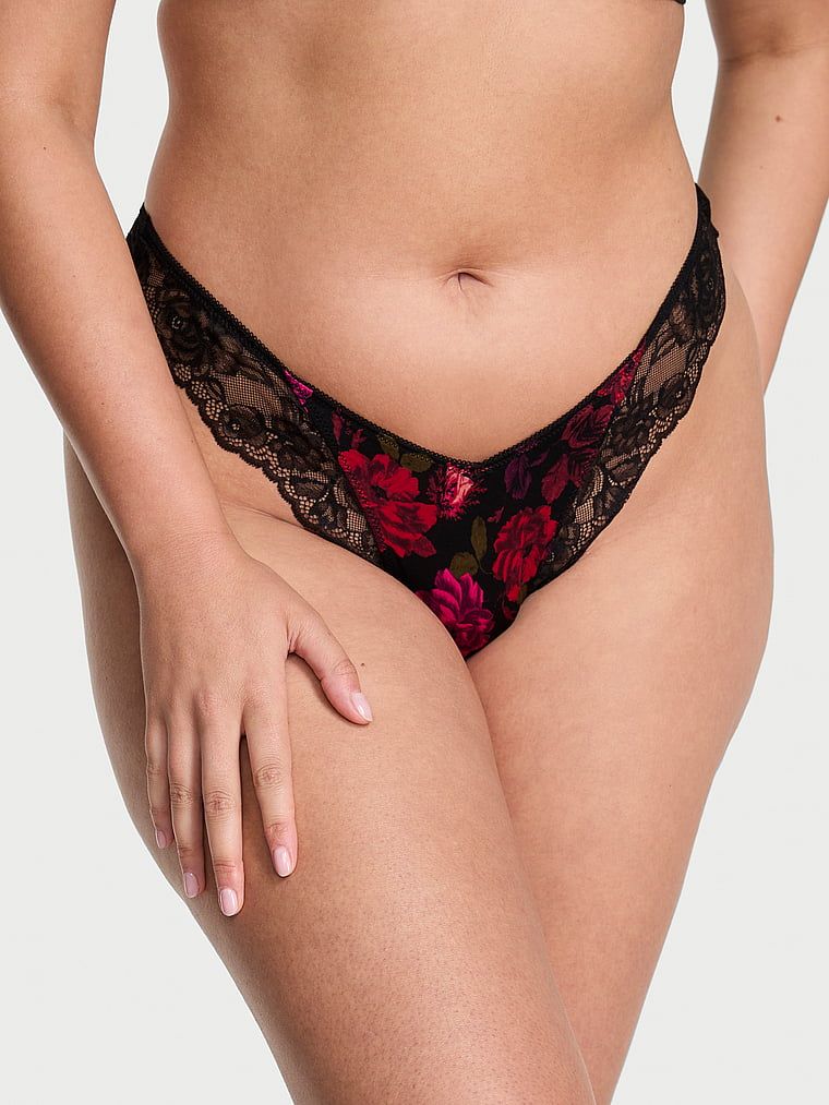 Stringi z koronką i wysoko wyciętymi nogawkami Lace-Trim High-Leg. Produkt ma wzór kwiatowy i pochodzi z kolekcji Very Sexy. 