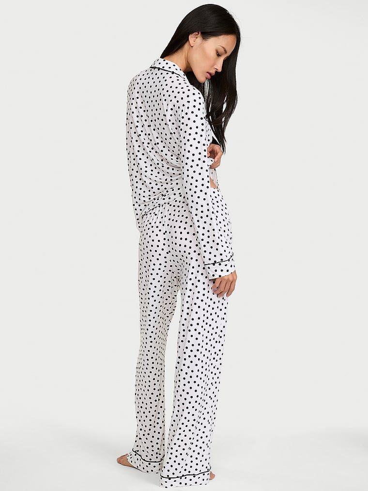 Piżama z modalu SoSoft. Produkt ma kolor wzorzysty i pochodzi z kolekcji Victoria's Secret. 