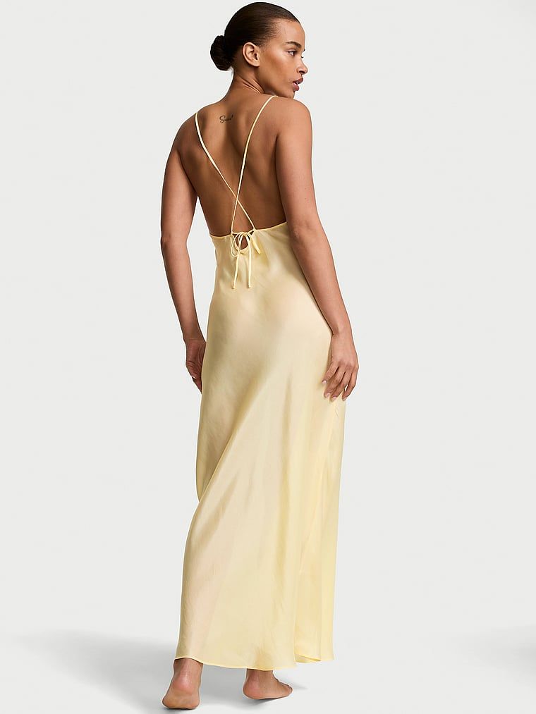 Sukienka satynowa długa prześwitująca Luxe Sheer Slip. Produkt ma kolor żółty i pochodzi z kolekcji Victoria's Secret. 
