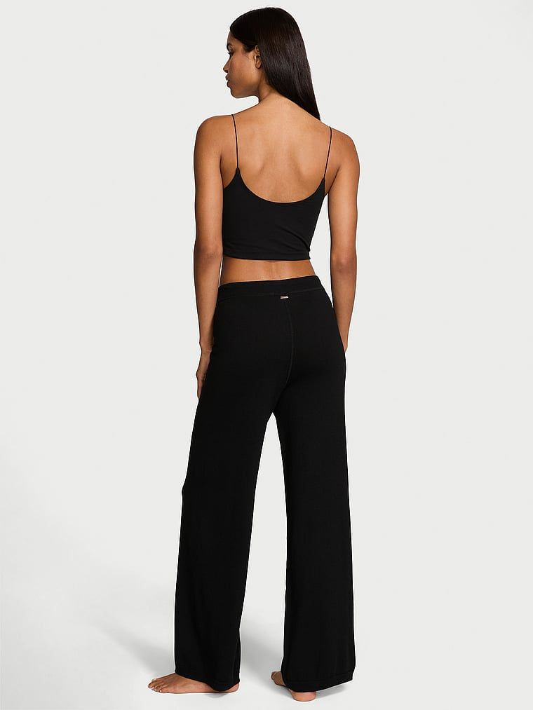 Spodnie z szerokimi nogawkami Luxe Creme Knit Lounge. Produkt ma kolor czarny i pochodzi z kolekcji Victoria's Secret. 
