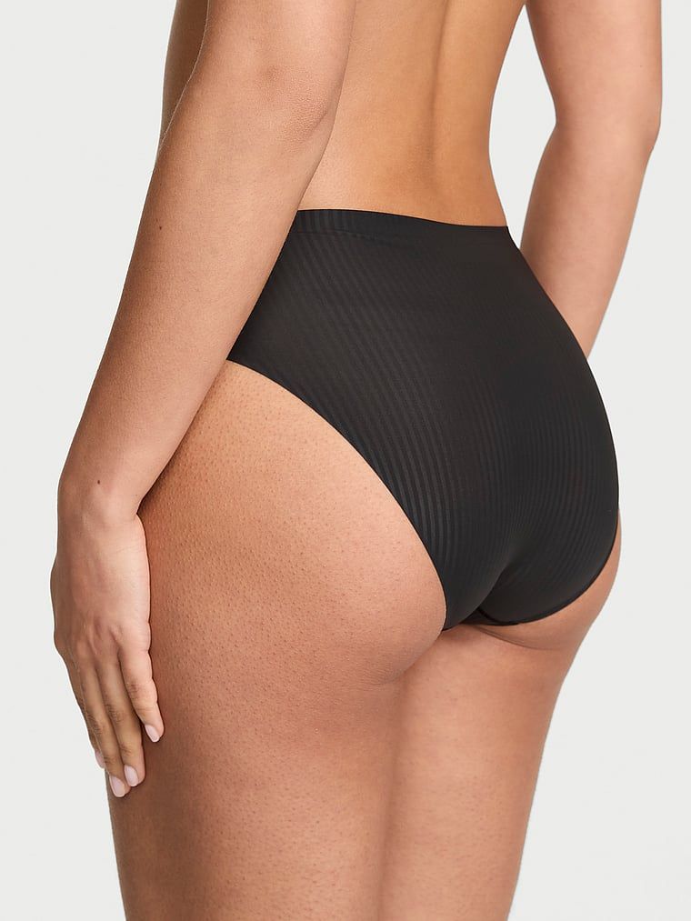 Majtki Flex Shadow Stripe Bikini. Produkt ma kolor czarny i pochodzi z kolekcji Body by Victoria. 