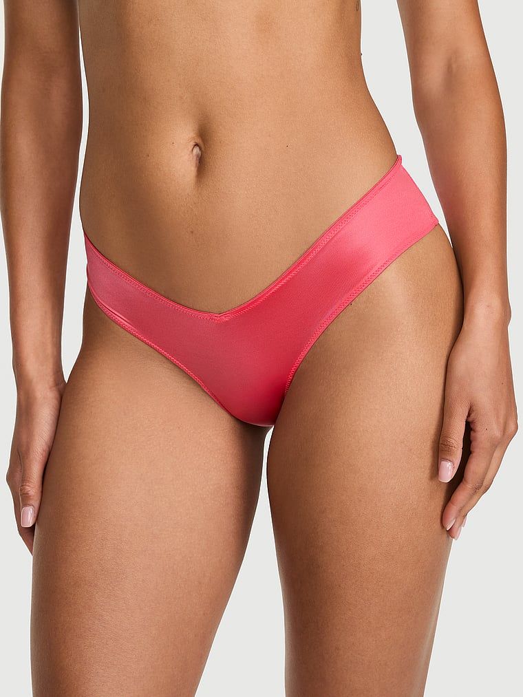 Majtki z paseczkami z tyłu i wysoko wyciętymi nogawkami Strappy-Back Cheeky. Produkt ma kolor czerwony i pochodzi z kolekcji Very Sexy. 