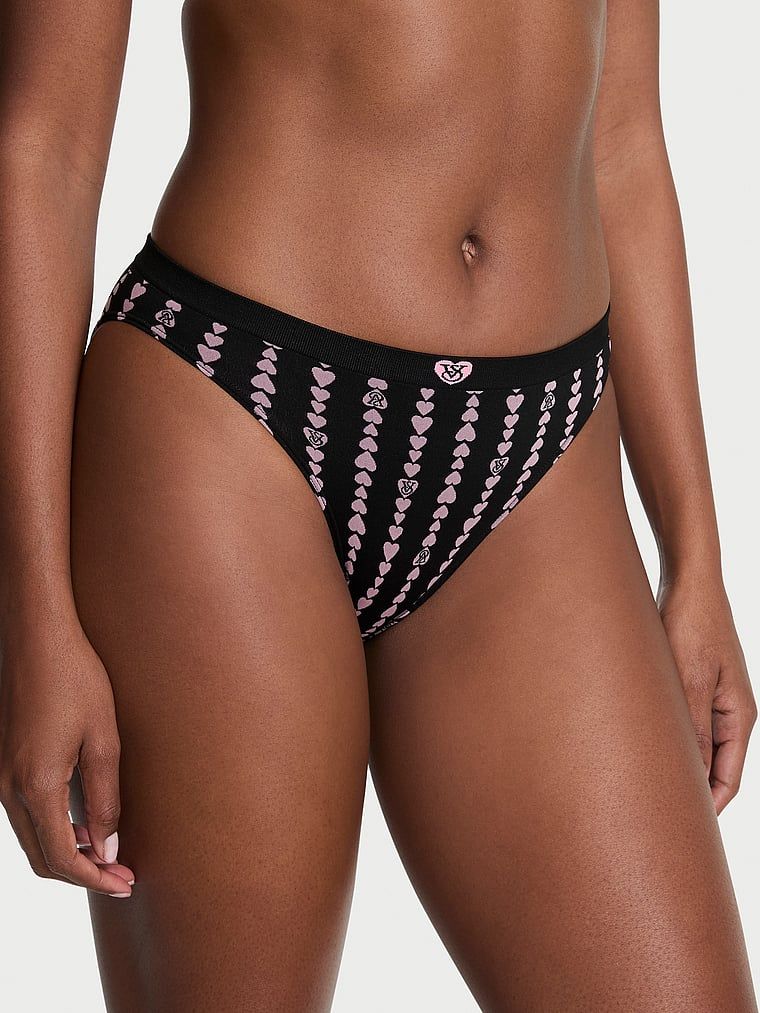 Majtki Seamless Heart Stripe Bikini. Produkt jest wzorzysty i pochodzi z kolekcji Seamless. 