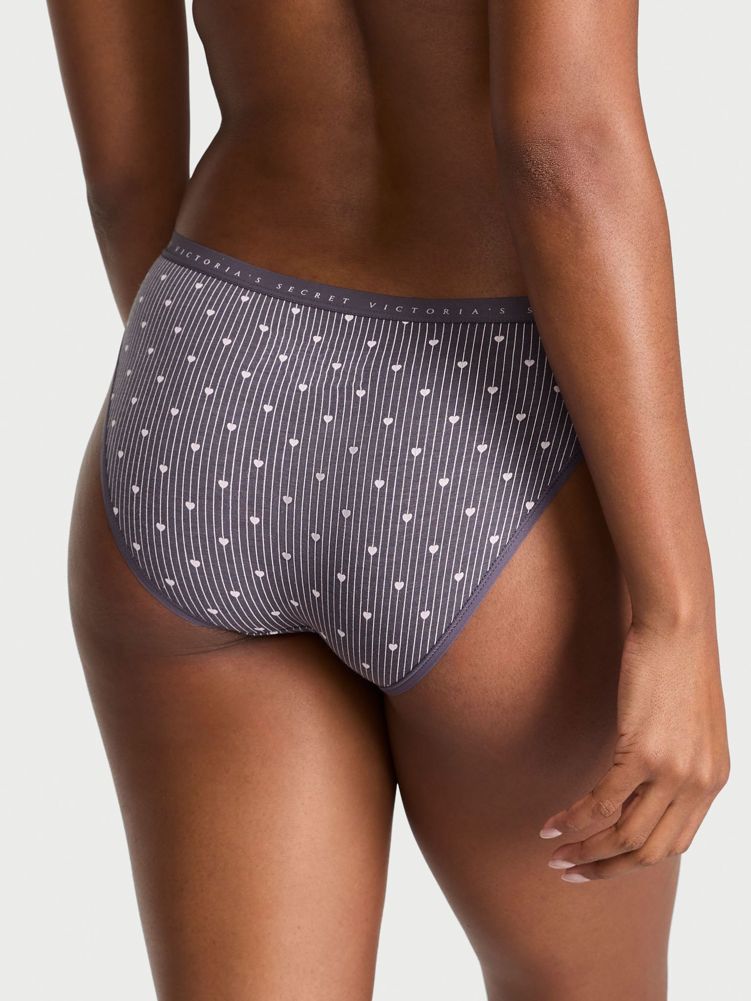Majtki bawełniane Bikini. Produkt jest wzorzysty i pochodzi z kolekcji Victoria's Secret. 