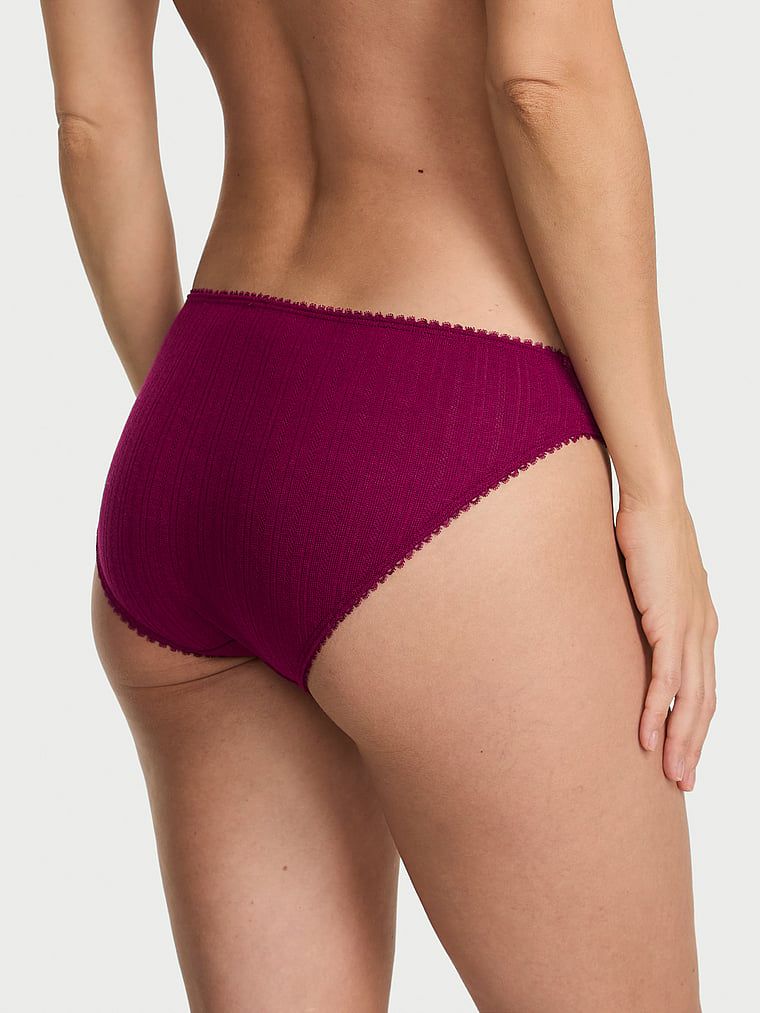 Majtki Lace Pointelle Bikini. Produkt ma kolor różowy i pochodzi z kolekcji Body by Victoria. 