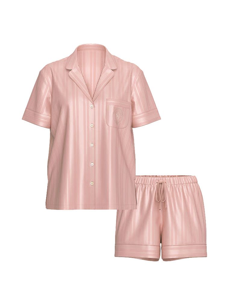 Piżama satynowa błyszcząca z szortami Glazed Satin. Produkt ma kolor różowy i pochodzi z kolekcji Victoria's Secret. 