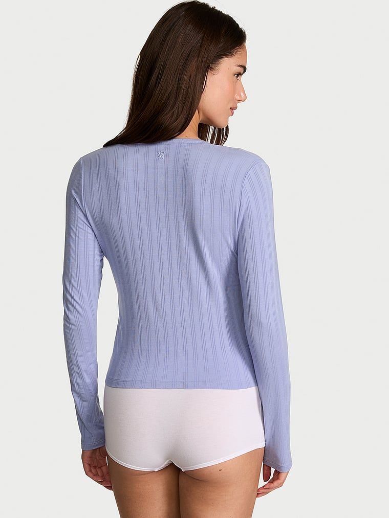 Sweter z modalu zapinany na guziki SoSoft Ultra-Fine. Produkt ma kolor fioletowy i pochodzi z kolekcji Victoria's Secret. 