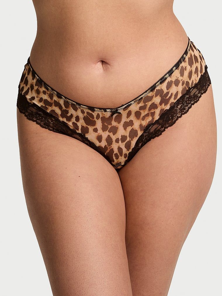 Majtki z siateczki z koronką Cheeky. Produkt ma wzór z motywem zwierzęcym i pochodzi z kolekcji Very Sexy. 