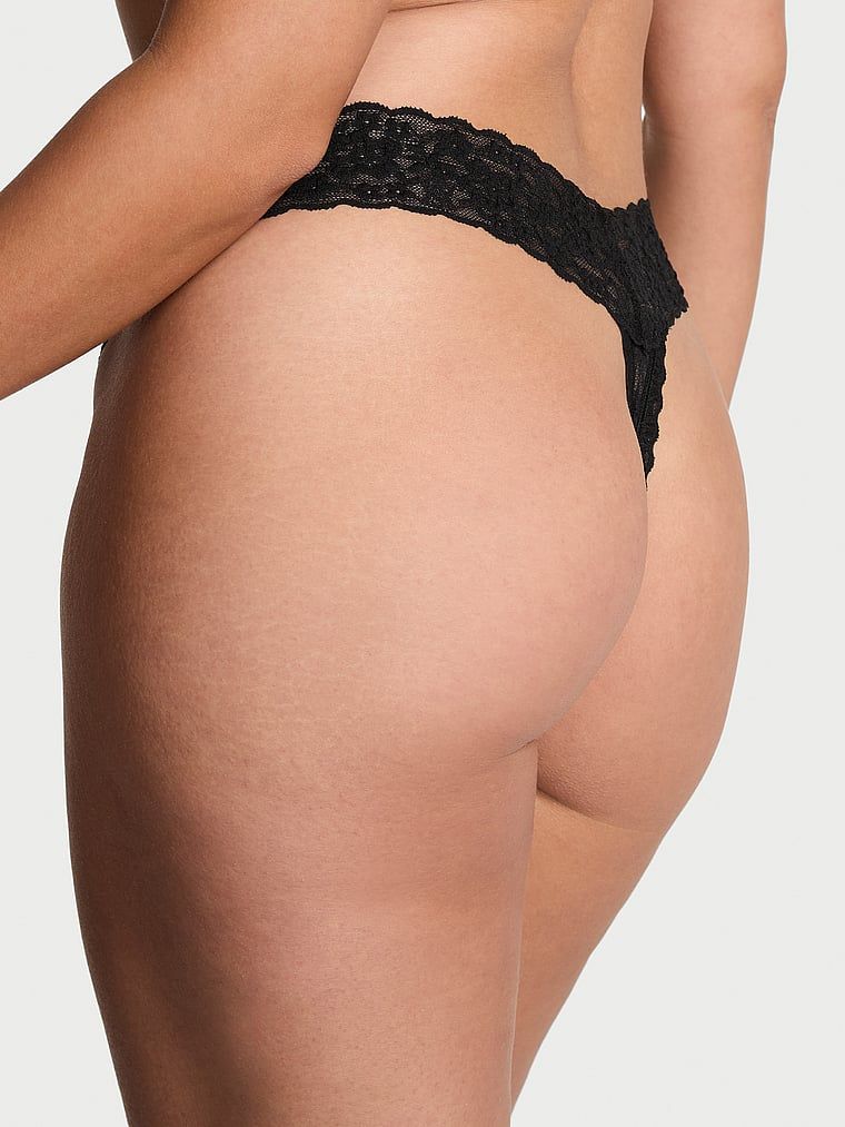 Stringi koronkowe z cekinami Lacie Sparkle. Produkt ma kolor czarny i pochodzi z kolekcji Lacie. 