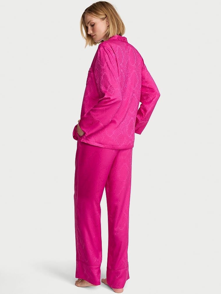 Piżama satynowa z długimi rękawami Signature. Produkt ma kolor różowy i pochodzi z kolekcji Victoria's Secret. 