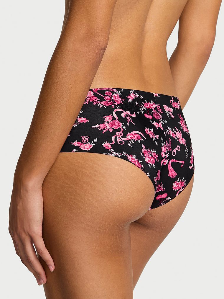 Majtki bezszwowe No-Show Cheeky. Produkt jest wzorzysty i pochodzi z kolekcji No-Show. 