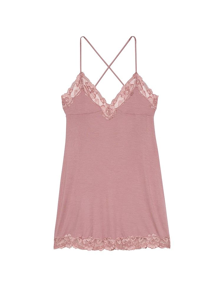 Koszulka nocna z modalu z koronką Cross-Back Slip. Produkt ma kolor różowy i pochodzi z kolekcji Victoria's Secret. 