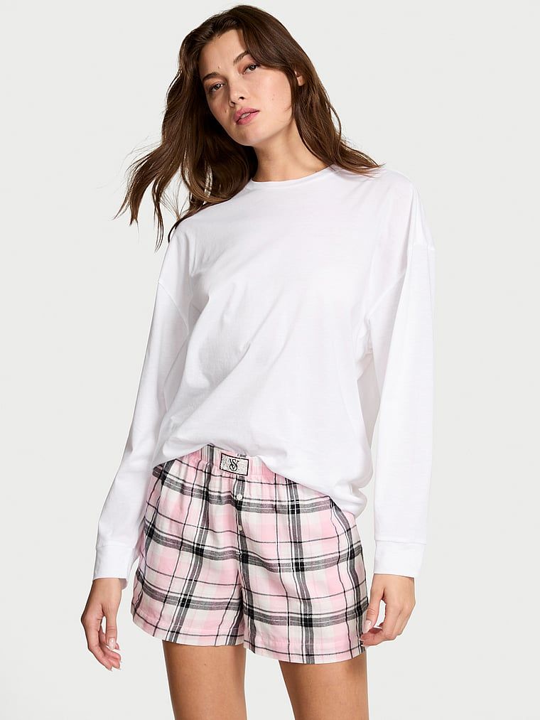 Piżama z flaneli z długimi rekawami i szortami Tee-Jama. Produkt ma kolor biały i pochodzi z kolekcji Victoria's Secret. 