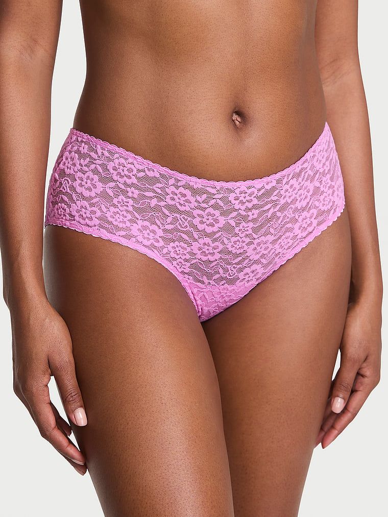 Majtki koronkowe z kokardką i sznurowaniem z tyłu Lace-Up Bow Cheeky. Produkt ma kolor różowy i pochodzi z kolekcji Lacie. 
