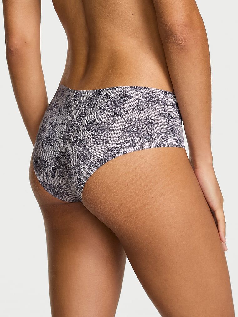 Majtki bezszwowe No-Show Cheeky. Produkt ma kolor kwiatowy i pochodzi z kolekcji No-Show. 