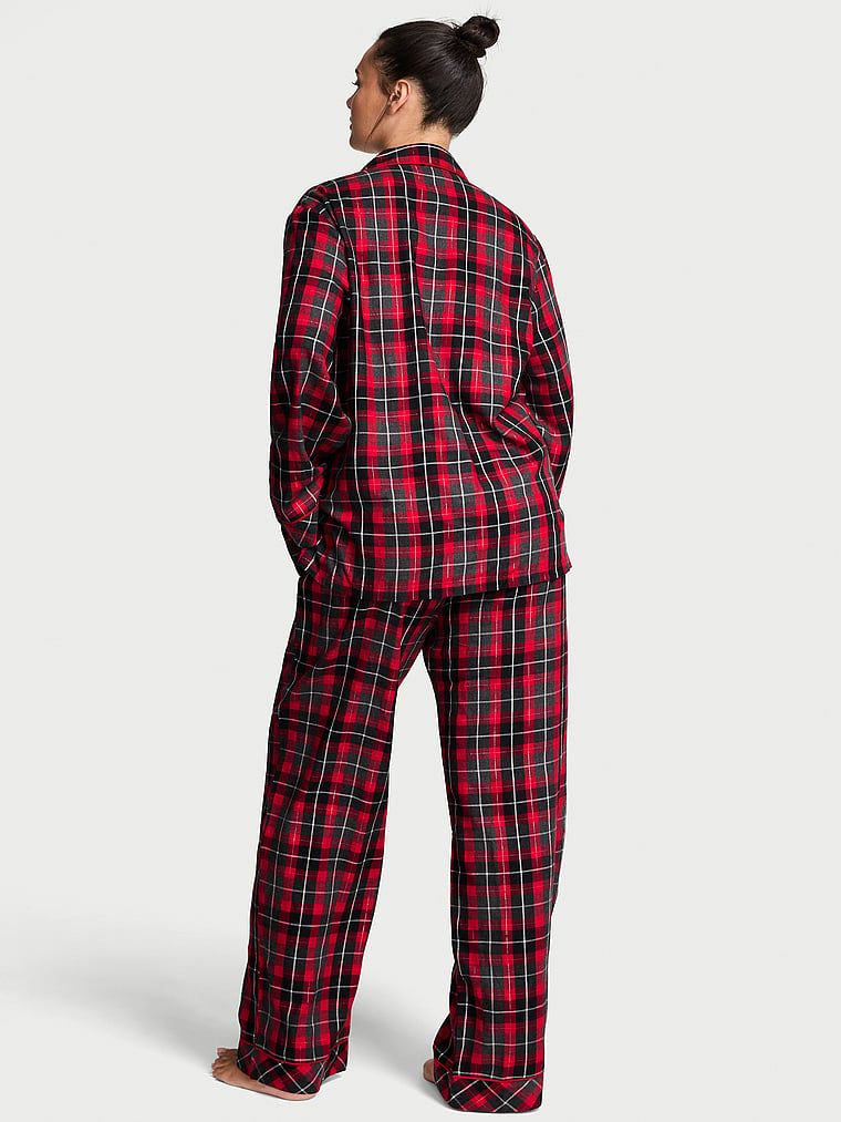 Flanelowa piżama z długimi spodniami. Produkt jest wzorzysty i pochodzi z kolekcji Victoria's Secret. 