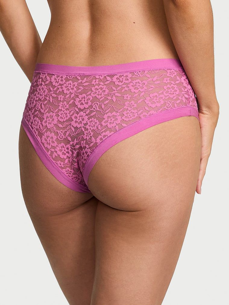 Majtki bezszwowe z koronką No-Show Lace Cheeky. Produkt ma kolor różowy i pochodzi z kolekcji No-Show. 