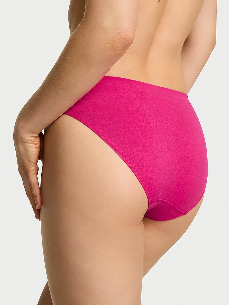 Majtki bezszwowe Seamless Bikini. Produkt ma kolor różowy i pochodzi z kolekcji Seamless. 