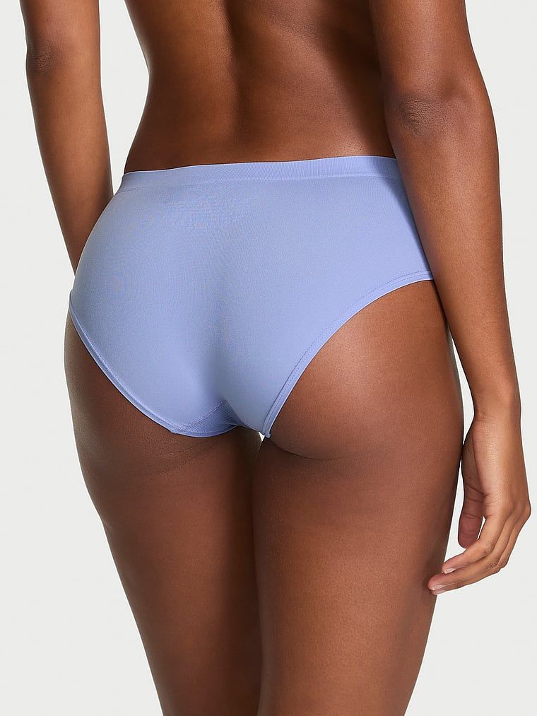 Majtki bezszwowe Seamless Hiphugger. Produkt ma kolor purpurowy i pochodzi z kolekcji Body by Victoria. 