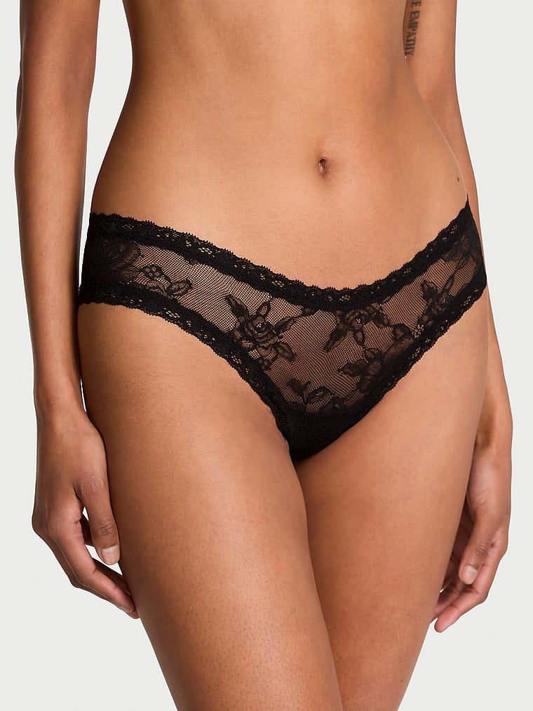 Majtki koronkowe z otwartym tyłem Tease Heart Hardware. Produkt ma kolor czarny i pochodzi z kolekcji Very Sexy. 
