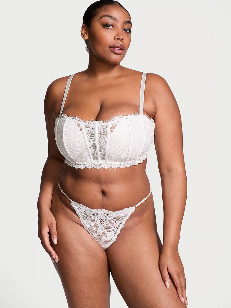 Stringi koronkowe z regulowanymi paskami Lace V-String. Produkt ma kolor biały i pochodzi z kolekcji Dream Angels. 