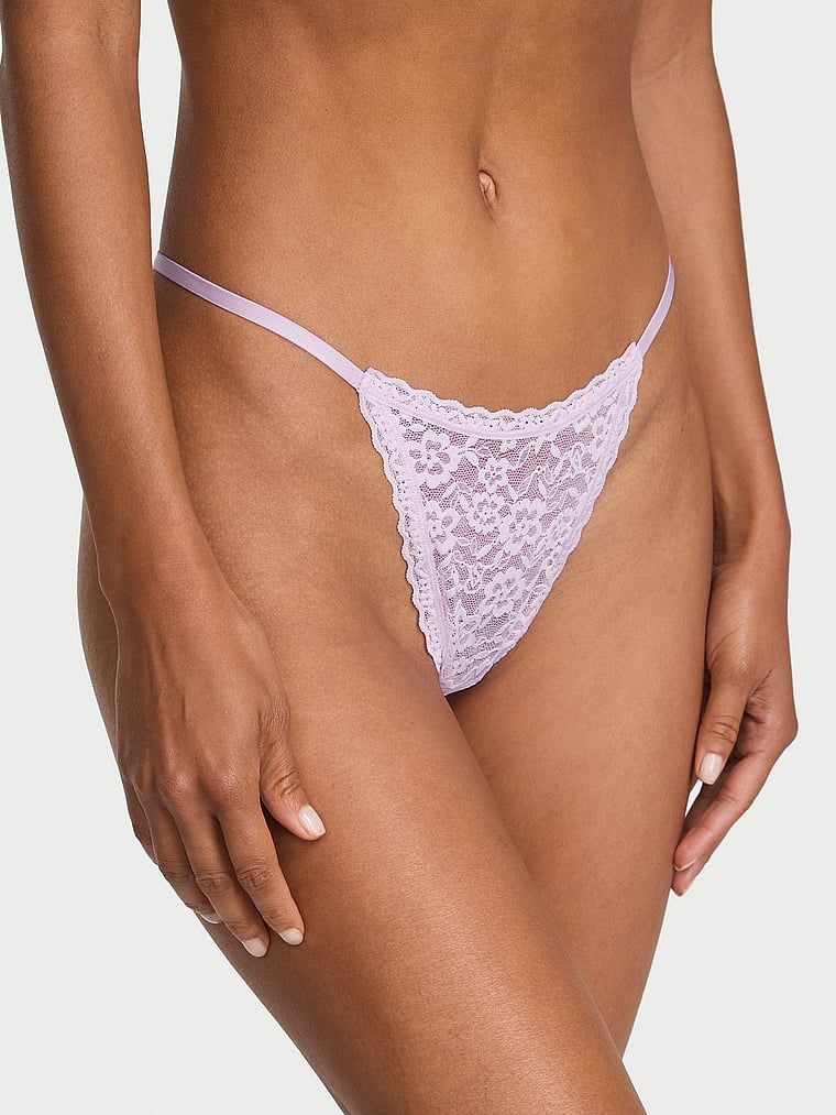 Stringi koronkowe Blossom. Produkt ma kolor purpurowy i pochodzi z kolekcji Lacie. 