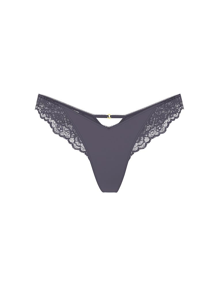 Stringi z koronką i wysoko wyciętymi nogawkami Lace-Trim High-Leg. Produkt ma kolor szary i pochodzi z kolekcji Body by Victoria. 