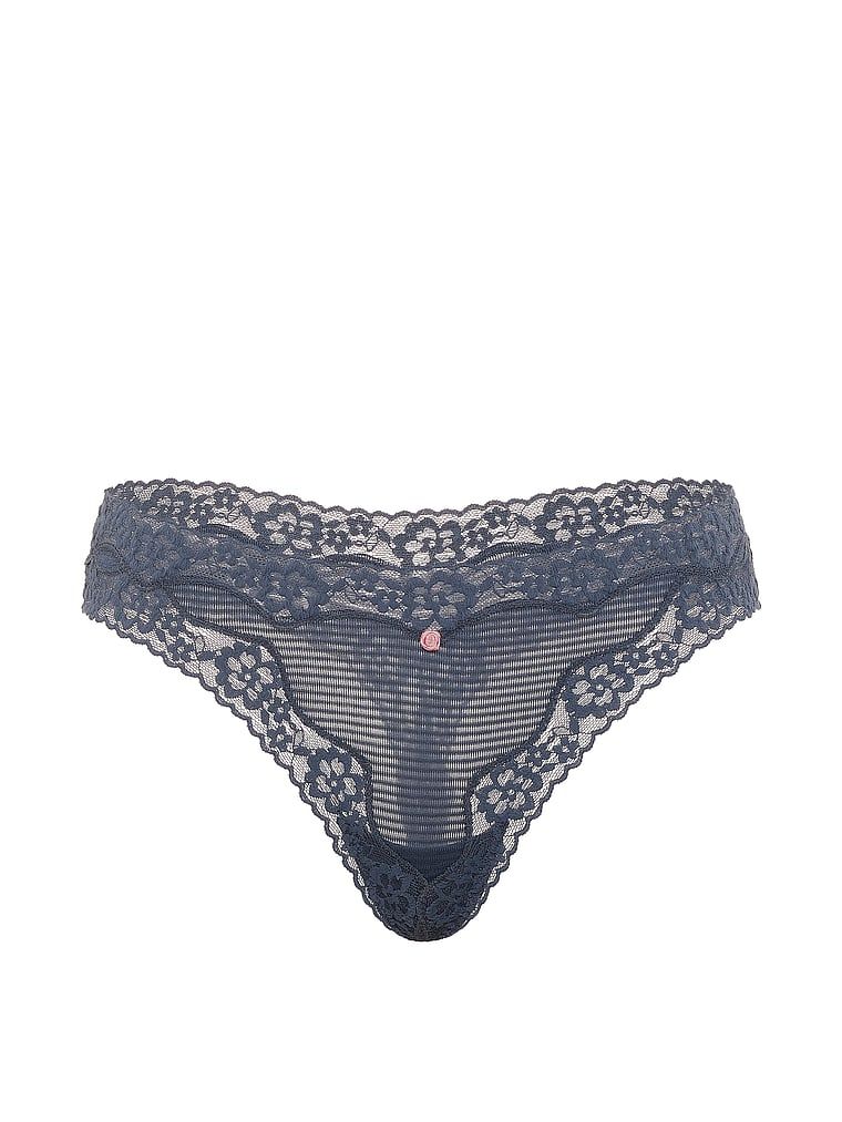Stringi bawełniane w paseczki z koronką na krawędziach. Produkt ma kolor niebieski i pochodzi z kolekcji Lace Trim. 