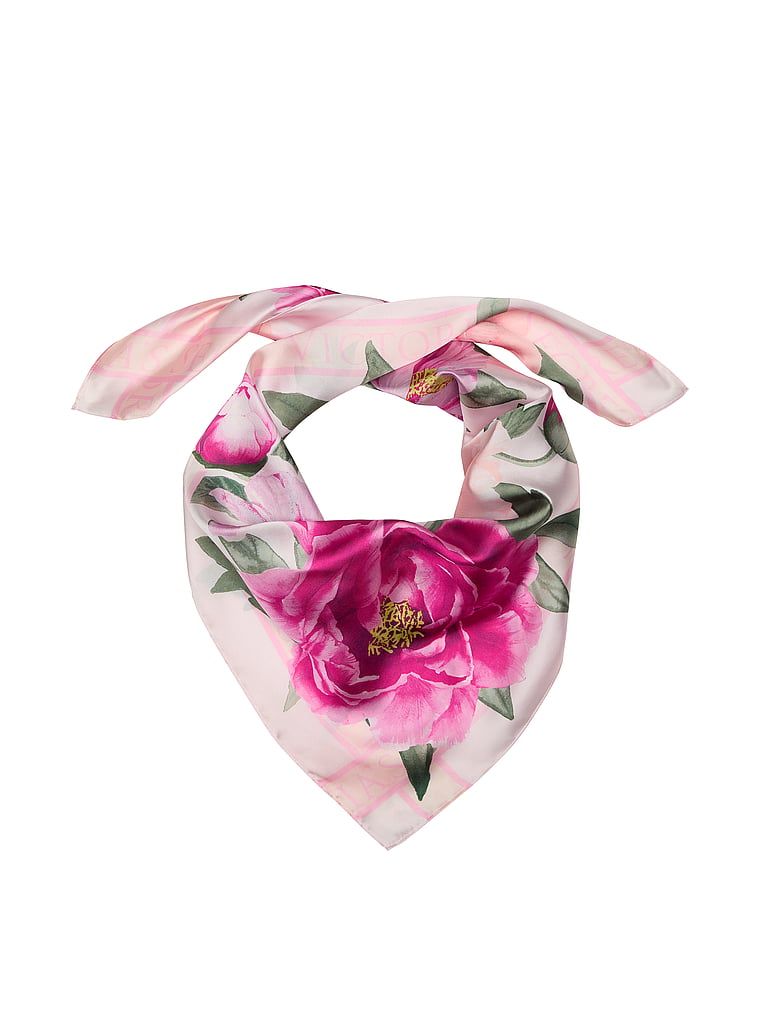 Szal satynowy. Produkt jest wzorzysty i pochodzi z kolekcji Victoria's Secret. 