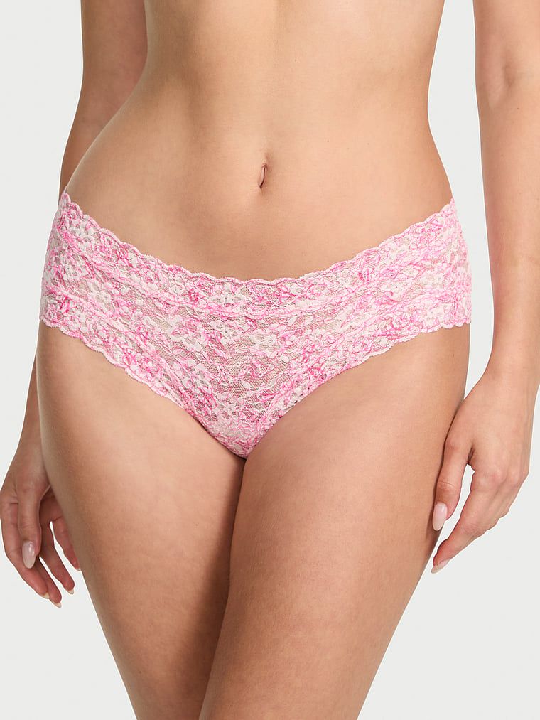 Majtki z koronką Lace Cheeky. Produkt ma wzór kwiatowy i pochodzi z kolekcji Lacie. 