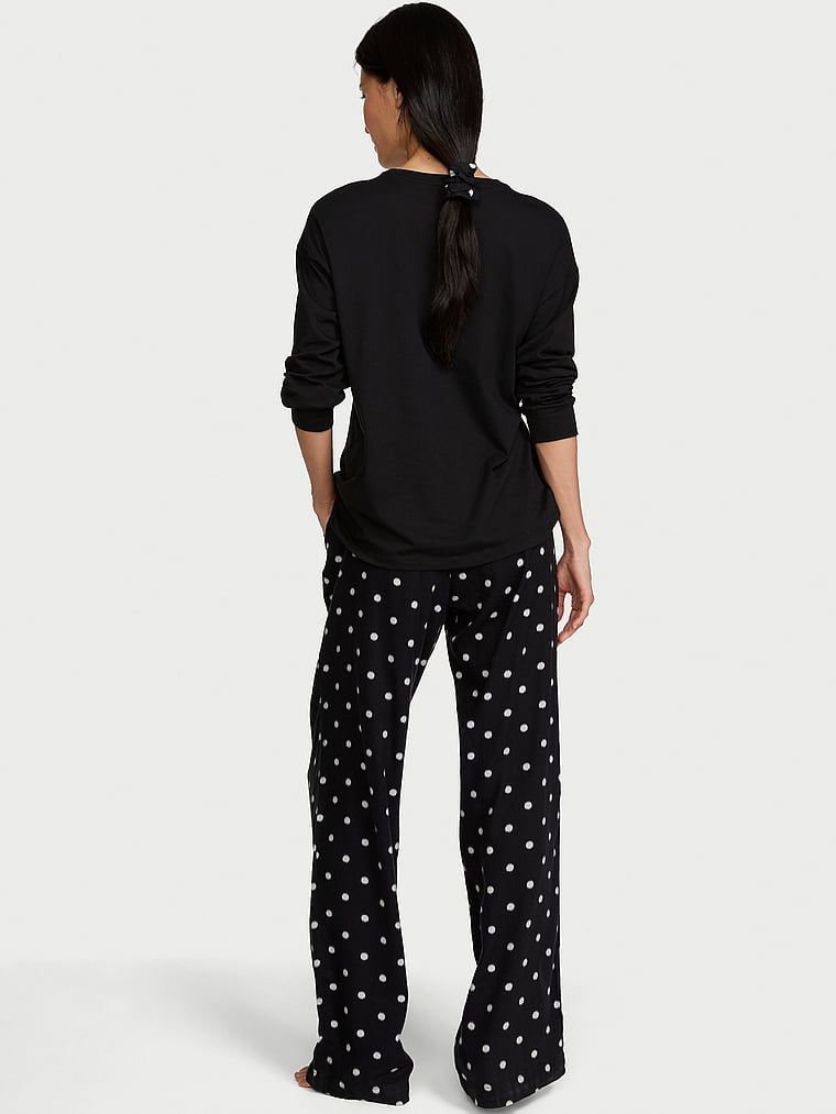 Piżama flanelowa długa Tee-Jama. Produkt ma kolor czarny i pochodzi z kolekcji Victoria's Secret. 