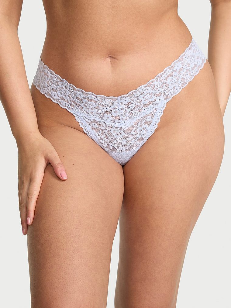 Stringi koronkowe Lace. Produkt ma kolor purpurowy i pochodzi z kolekcji Lacie. 