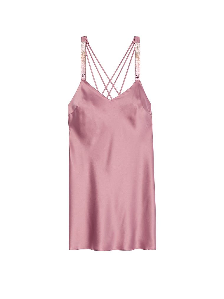 Koszulka nocna satynowa z błyszczącymi ramiączkami Scattered Shine Strap Slip. Produkt ma kolor różowy i pochodzi z kolekcji Victoria's Secret. 