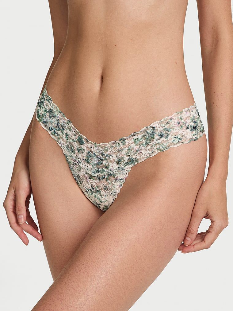 Stringi koronkowe Blossom. Produkt ma wzór kwiatowy i pochodzi z kolekcji Lacie. 